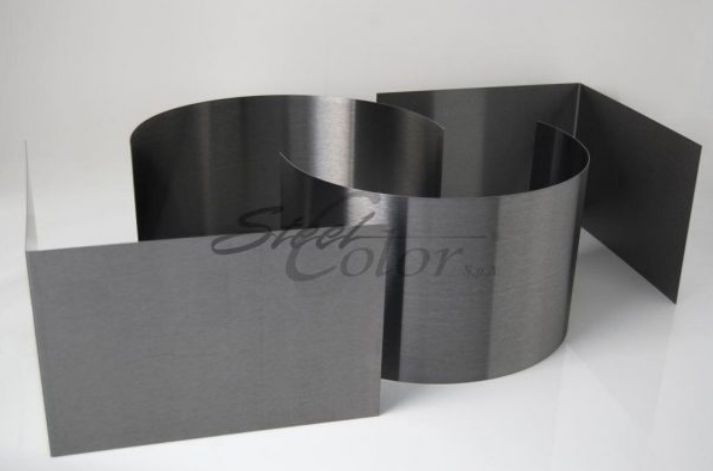 Gebogenes Edelstahlblech Grigio Satinato als Musterstück
